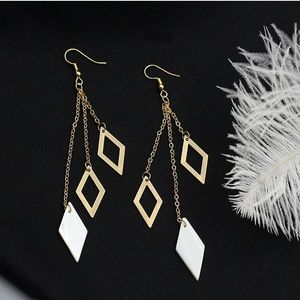 Diamond shell multilayer tassel earrings